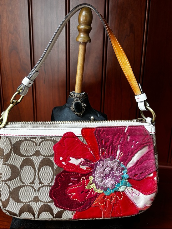 Coach Handbags - VTG Coach Signature Shoulder Bag with Red and Pink Floral Applique